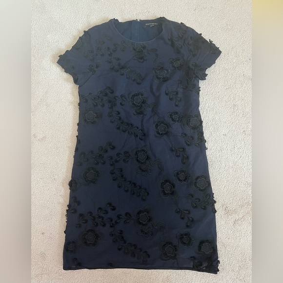 Banana Republic Dresses & Skirts - Banana Republic Short Sleeve Floral Embroidered Dress, Navy